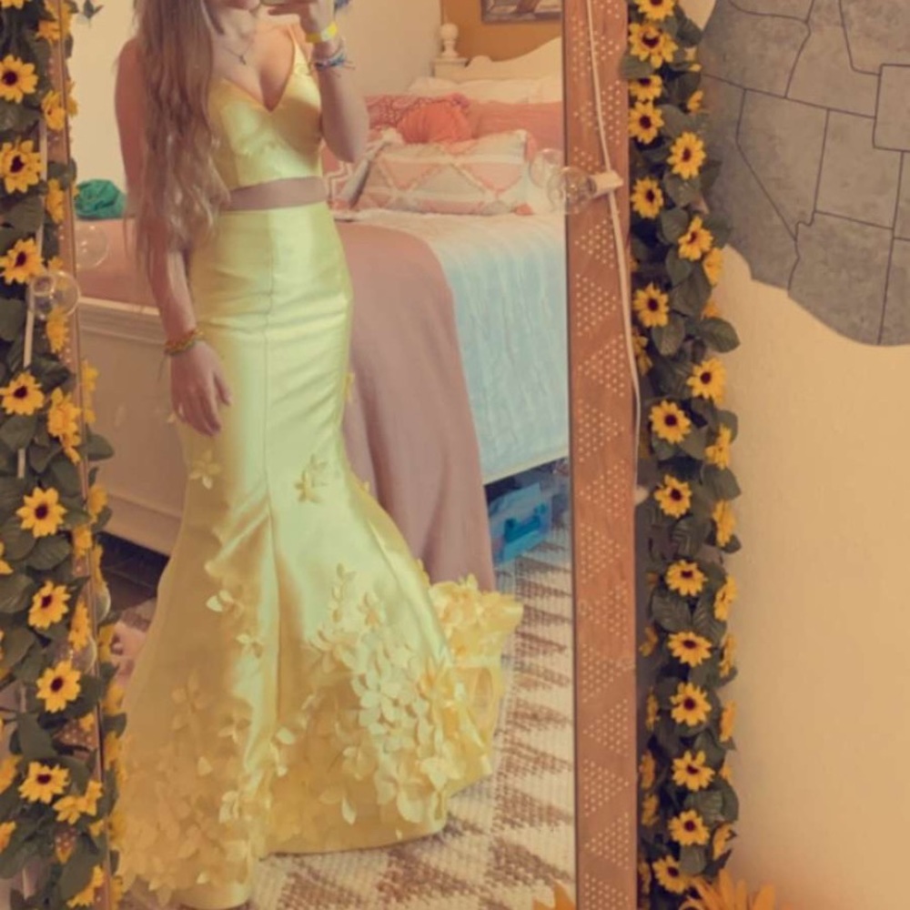 2 piece Sherri hill yellow dress with train